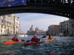 www.canoamartesana.it_canoa_kayak_milano_galleria_carnevale_venezia_2010_foto_12